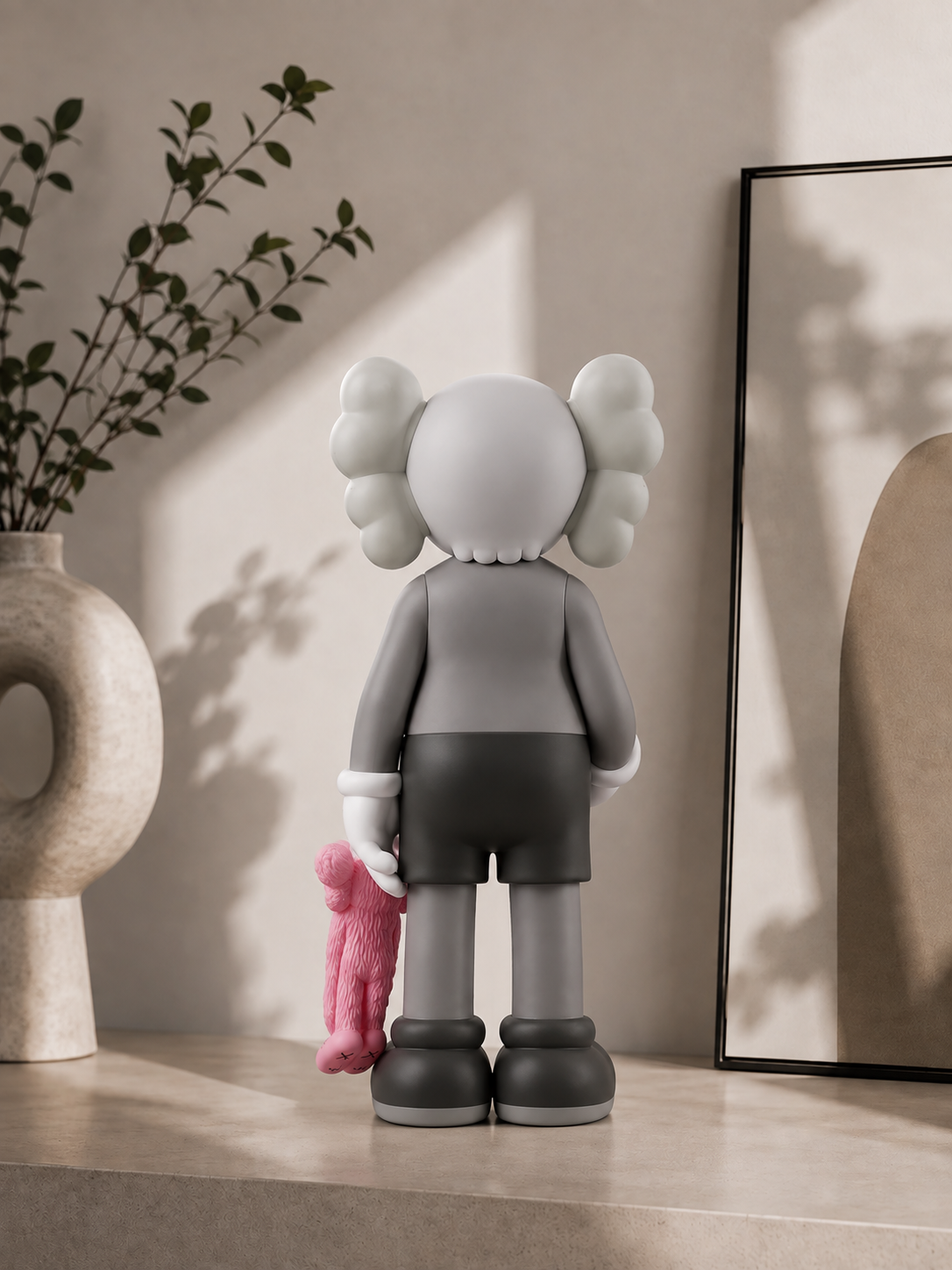 Figurine Design Style KAWS avec Doudou Rose – 30 cm