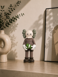 Figurine KAWS Style Marron & Vert – Édition Money